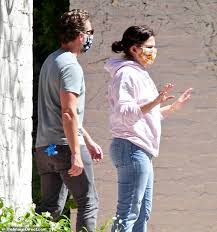 Once upon a time, ginnifer goodwin and josh dallas fell in love. Ginnifer Goodwin And Husband Josh Dallas Look Loved Up On A Birthday Stroll Ahead Of A Party Daily Mail Online