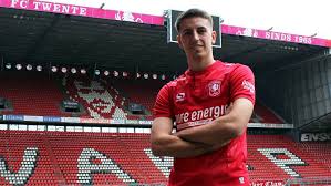 Zondagmiddag speelt fc twente in de grolsch veste thuis tegen fc utrecht, om 16.45 uur wordt er afgetrapt. Official Arsenal 22 Year Old Signs For Fc Twente