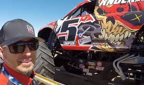 Helloooo Kansas City.... so guess what.... I'm back in the country and  ready to smash sh*t with the new Knucklehead Monster Truck at Valley  Speedway *MONSTERS IN THE VALLEY* this weekend the