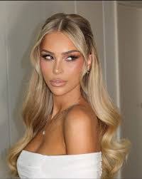 Amanda Irizarry's Instagram, Twitter & Facebook