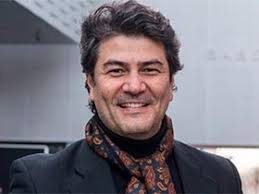 Yönetmenliğini ise serdar akar üstlenmiştir. Vatan Sasmaz Kac Yasinda Oldu Dogum Tarihi Olum Tarihi Burcu