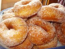 Sistemate la farina a fontana e al centro la purea di patate, il burro in pezzi, lo zucchero, l'uovo intero e il lievito (che avrete sciolto in pochissima acqua). Ciambelline Dolci Di Patate E Uvetta Ricetta Burroesugo