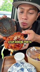 Kemeriahan Makanan Kampung Nasi Ulam Cikgu di Kota Bharu