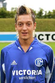 After beginning his professional soccer career with fc schalke 04, mesut özil emerged as a star midfielder for sv werder bremen and the german national team during the 2010 fifa world cup. Fc Schalke 04 On Twitter Arsenal Not One But Two Former Royal Blues Are Currently Playing At The Emirates Assist King And Local Lad Mesut Ozil Came Through The Ranks