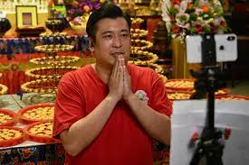 Vesak day is a major event on the buddhist calendar. Buddhists Turn To Internet For E Vesak Day During Covid 19 Pandemic Singapore News Top Stories The Straits Times