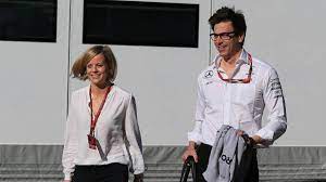Remember last time when george was acting up and toto threatened to put. Baby Stress Toto Wolff Droht Geburt Zu Verpassen