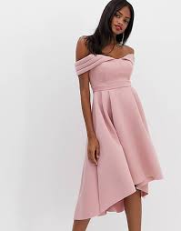 Scegli l'abito da sposa ideale in pizzo o con le spalle scoperte per il tuo giorno indimenticabile. Asos Vestito Midi Da Cerimonia Con Scollo Bardot Spalle Scoperte E Schiena Asimmetrica Asos