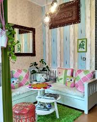 Penasaran seperti apa dekorasi feminin shabby chic a la desy? Ruang Tamu Shabby Chic Sederhana