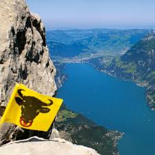 Zu den festlichen höhepunkten gehören die höhenfeuer, die gut sichtbar auf den. Feuerspektakel Bergfeuer In Der Schweiz Bergsteiger Magazin