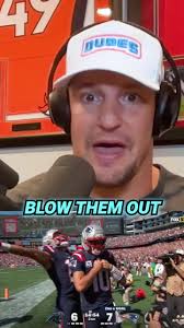 Gronk wants to see the Patriots continue to improve 🏈