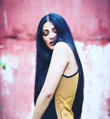 Shruti k haasan was an actress who had a successful hollywood career. Shruti Haasan Steals Producer S Lungi To Pose For A Hot Bikini Photo Tamil News Indiaglitz Com