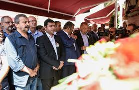 29 ağustos 2016, yalova) romancı, senaryo ve oyun yazarı). Bir Cinar Sonsuzluga Ugurlandi Vedat Turkali Alkislarla Diken