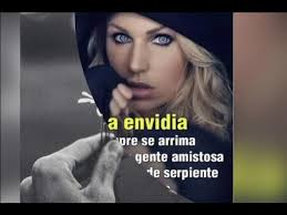 Saludos de buenas noches. No tengo derecho de autor sobre esta canción.