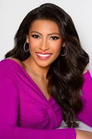 Karen Stansberry's Instagram, Twitter & Facebook