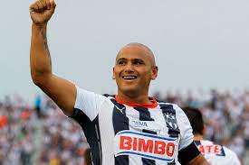 Por si fuera poco, marcó una época ganando un par de títulos de la liga mx y el tricampeonato de la concachampions entre. Humberto Chupete Suazo Comes Out Of Retirement Fmf State Of Mind