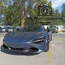 Entre los vehículos está un lamborghini aventador de 8.5 millones de pesos, un mclaren 720s azul con un valor de 5 millones de pesos, un audi r8 de color blanco de unos 3 millones de pesos y un camaro negro de 1.5 millones. Mclaren 720s De Alfredo Valenzuela Fercho Photgraphy1 Facebook