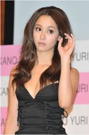 別に」で炎上、22歳年上男性との突然の結婚、麻薬取締法違反で逮捕…沢尻エリカ（39）の“清楚キャラ変”は成功するか | 文春オンライン