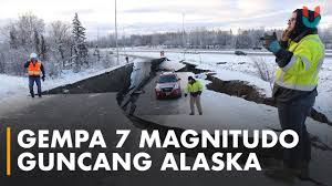 Soal gempa m 8,1 alaska dan dampak ke indonesia, ini analisis bmkg! Gempa 7 Magnitudo Di Alaska Akibatkan Jalan Ambles Youtube