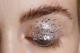 7 ways to wear glitter makeup from low