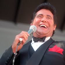 Wayne Newton accused of groping journalist when she was teen