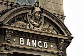 For many people, it was a financially difficult year. 5gt7bfowmgf32m