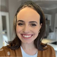 Sarah Kwiatkowski's Instagram, Twitter & Facebook