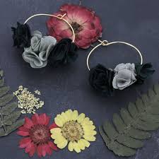 Quelques modèles de fleurs faciles à réaliser. Assortiments De Mini Fleurs En Tissu A Coudre Ou A Coller Multicolore X10 Perles Co