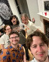 Bonnie Nester's Instagram, Twitter & Facebook