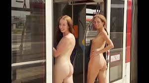 Nadine und Monique nackt im Zug! - PornBaker.com
