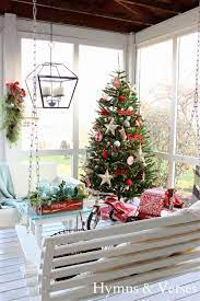52 Outdoor Christmas Decorations That Are Both Festive And Chic Outdoor Christmas Decorations Outdoor Christmas Christmas Porch
