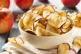Le chips di mela sono facilissime da preparare, in forno ma anche al microonde. Chips Di Mela Al Forno Buone Sane E Protettive