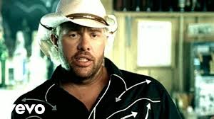 This Guy Gives Me The Creeps But It S A Good Song Toby Keith I Love This Bar Country Music Country Music Videos Singer