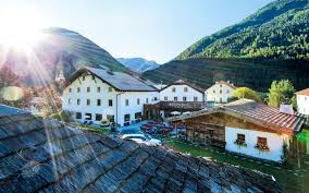 Zimmer Appartements Fur Ihren Familienurlaub Tirol Posthotel Pfunds Tirol Post Hotel Hotel Familienurlaub