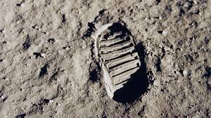 Armstrong, the first man to walk on the moon, was born in wapakoneta, ohio, on august 5, 1930. Zum 90 Geburtstag Des Astronauten Neil Armstrong Br24