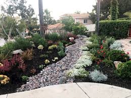 Simple dry creek bed lined with river rock and punctuated with boulders. Watersmart Landscape Winner Making The Cut In Vista The San Diego Union Tribune