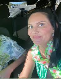 Hello y'all 🙋🏻‍♀️ Single, 48 years wise and live in N. Peoria☀️ Love  anything outdoors and all social settings, I'm definitely a people person  and enjoy being extroverted and having a great