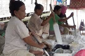 Gryphon went on in a deep voice,'are done with a whiting. Kapur Sirih Pulau Sugara Diminati Hingga Provinsi Tetangga