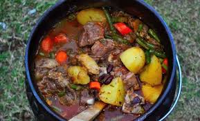 Potjiekos Sudafrikanischer Eintopf Mit Geselligkeitsgarantie Sudafrikanische Rezepte Eintopf Rezeptideen