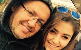 Nehi̇r i̇çi̇n ağlamişti bekar olan hande fırat'ın kızının ismi nehir. Hande Ercel In Babasi Kim Ne Is Yapiyor Annesinden Ayri Miydi Internet Haber