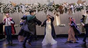 Here's a video you might like too. Esta Pareja Hizo Su Boda Con Tematica De Harry Potter Y Se Hizo Viral Video