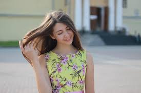 The first sign to notice is a woman's smile. How To Tell If A Girl Likes You 10 Signs That Never Lie