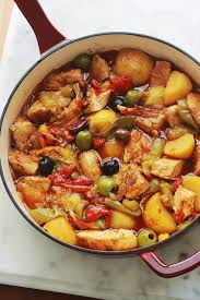 Poulet Aux Poivrons Pommes De Terre Et Olives En Sauce Tomate Recette Cuisine Sante Remedes Gateau Bienetre Cuisine Culinaire Poulet Poivron Recette