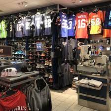 Lids 19 Photos 13 Reviews Hats 125 S State St Chicago Il Phone Number Yelp