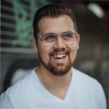 Eli Gill's Instagram, Twitter & Facebook