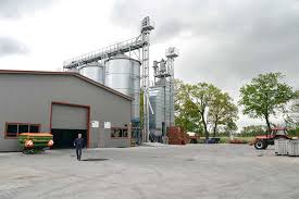 Castel conçoit, fabrique et installe de multiples. Autonomie Alimentaire En Volaille Une Faf Rentabilisee En 4 Ans Journal Paysan Breton