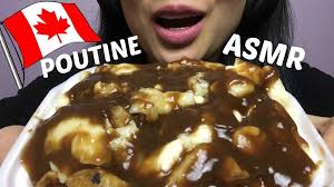 Qc Lifestyle La Poutine Asmr Ce Son Qui Procure Une Drole De Sensation Poutine Poutine Fries Eat