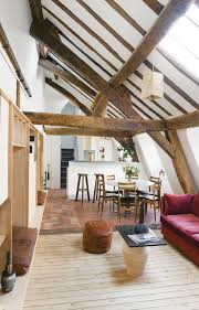 A Paris L Appartement Sous Les Toits De Zoe Le Ber Ideat Decoration Maison Sous Les Toits Deco Maison