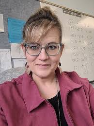 Lisa Gustin's Instagram, Twitter & Facebook