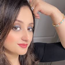 Hello. Looking for an MUA that also do Hijab setting and offers service for  party guests of 4. Preferably close to Brampton. 🤗