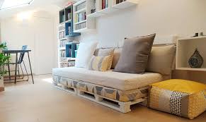 1001 idee per divani con bancali per interni ed esterni. Come Realizzare Un Divano Fai Da Te Con I Pallet Casafacile